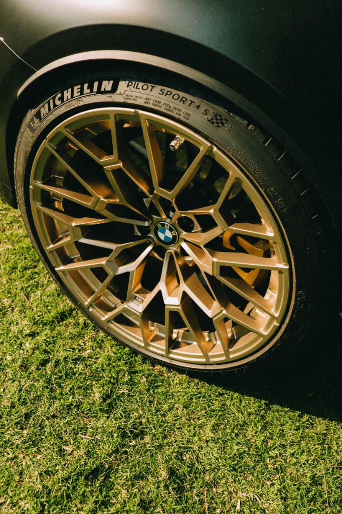 Bronze alloy wheel with Michelin performance tyres